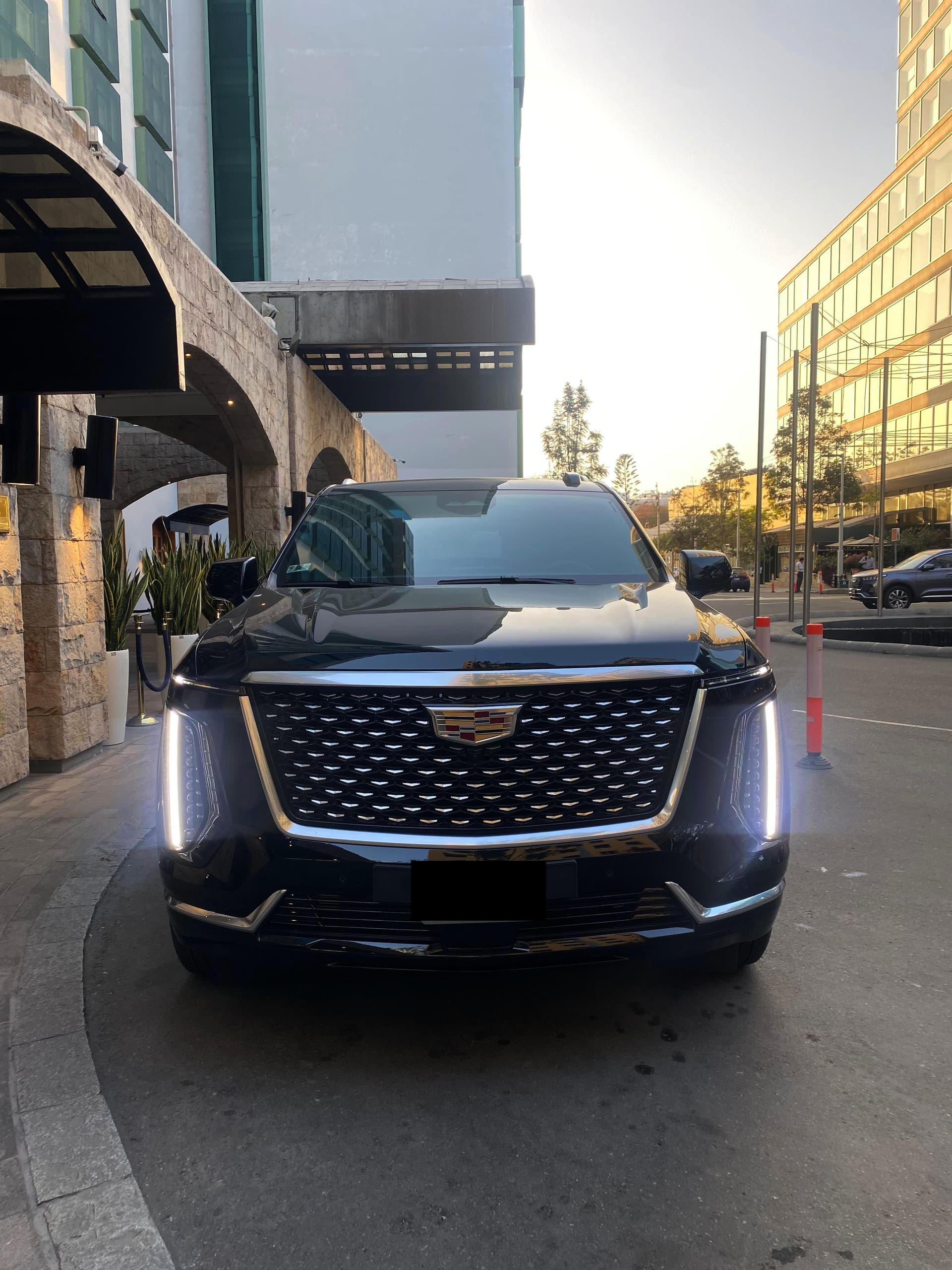 Cadillac Escalade — 1 / 7