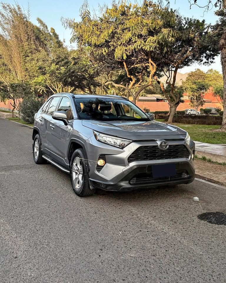 Toyota RAV4 — 1 / 5